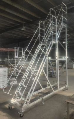 Scala di alluminio leggera di 4 m di altezza in due livelli facile da spostare per l'uso di scaffalature di magazzino
