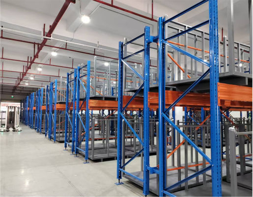 Sistema di stoccaggio rotoli di tessuto personalizzabile con funzionamento carrello elevatore o AGV per spazi di magazzino di medie e piccole dimensioni