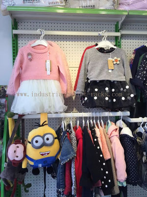 comprare Muri il colore bianco dell'indumento di esposizione del metallo laterale degli scaffali per il dettagliante fabbricazione online