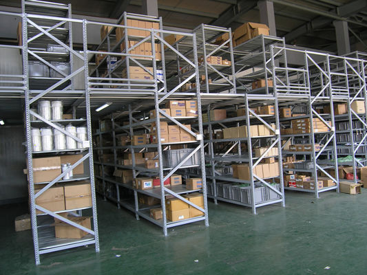comprare Soluzioni di Stoccaggio Verticale: Sistema di Piani Mezzanini per Magazzino per la Massima Utilizzazione dello Spazio fabbricazione online