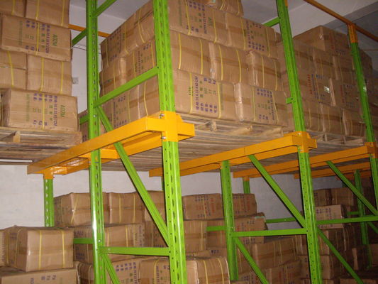 comprare azionamento ad alta densità nel racking del pallet con il rivestimento della polvere dello spruzzo finito fabbricazione online