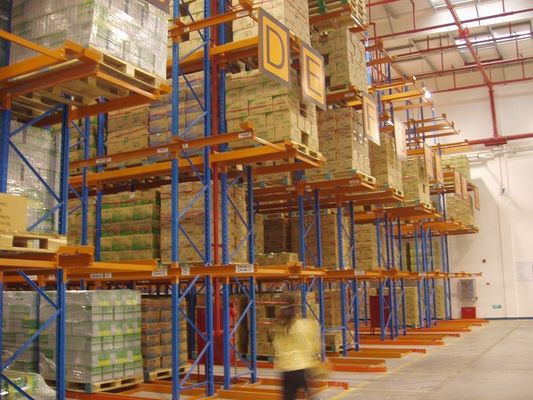 comprare Il rivestimento d'acciaio della polvere dello spruzzo ha finito il sistema molto stretto di racking della navata laterale fabbricazione online