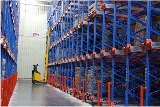 comprare Soluzione di stoccaggio in magazzino ad alta densità per massima capacità ed efficienza, Sistema di scaffalature con navetta per pallet fabbricazione online