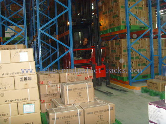 comprare Del pallet di stoccaggio racking della navata laterale dello stretto molto che immagazzina l'arancia del sistema di gestione fabbricazione online