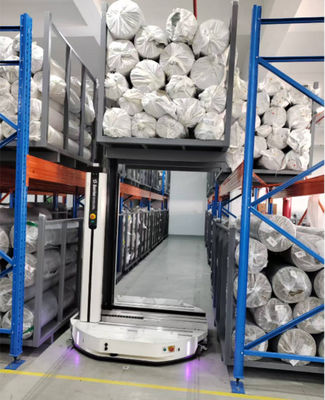 Sistema di stoccaggio rotoli di tessuto personalizzabile con funzionamento carrello elevatore o AGV per spazi di magazzino di medie e piccole dimensioni