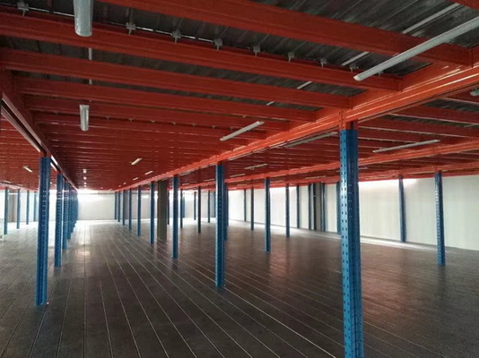 Piattaforma di acciaio a più livelli per lavori pesanti/medii, pavimenti industriali a mezzanine in blu e arancione