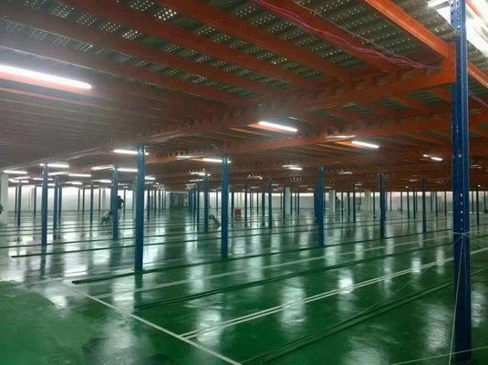 Piattaforma di acciaio a più livelli per lavori pesanti/medii, pavimenti industriali a mezzanine in blu e arancione