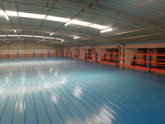 Piattaforma di acciaio a più livelli per lavori pesanti/medii, pavimenti industriali a mezzanine in blu e arancione