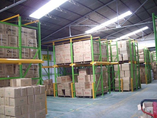 Azionamento su misura di altezza nel racking del pallet del magazzino, sistema d'acciaio di racking